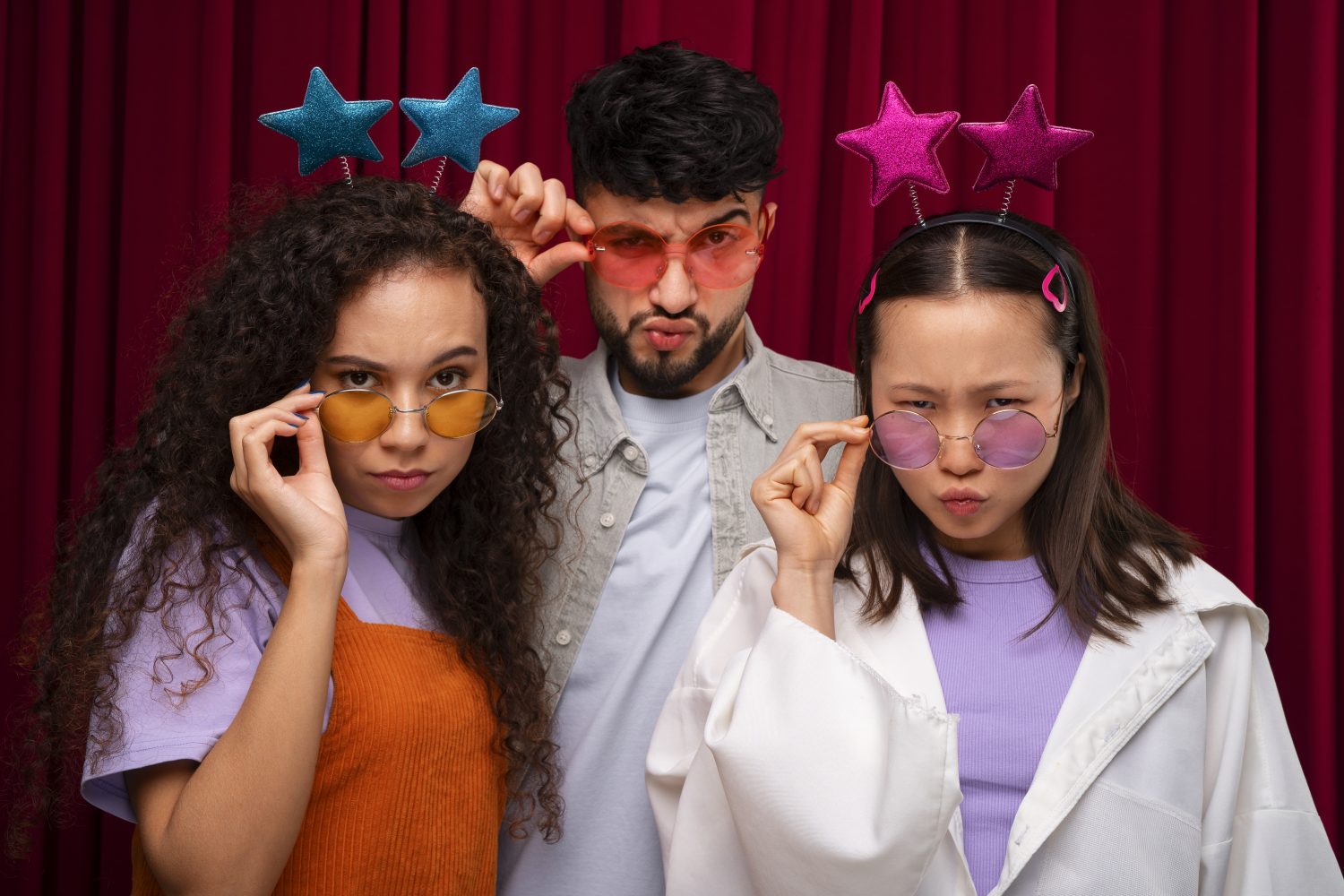 ¿Es mejor colocar un fotomatón para bodas en el interior o en el exterior del restaurante? ¿Es mejor colocar un fotomatón para bodas en el interior o en el exterior del restaurante?