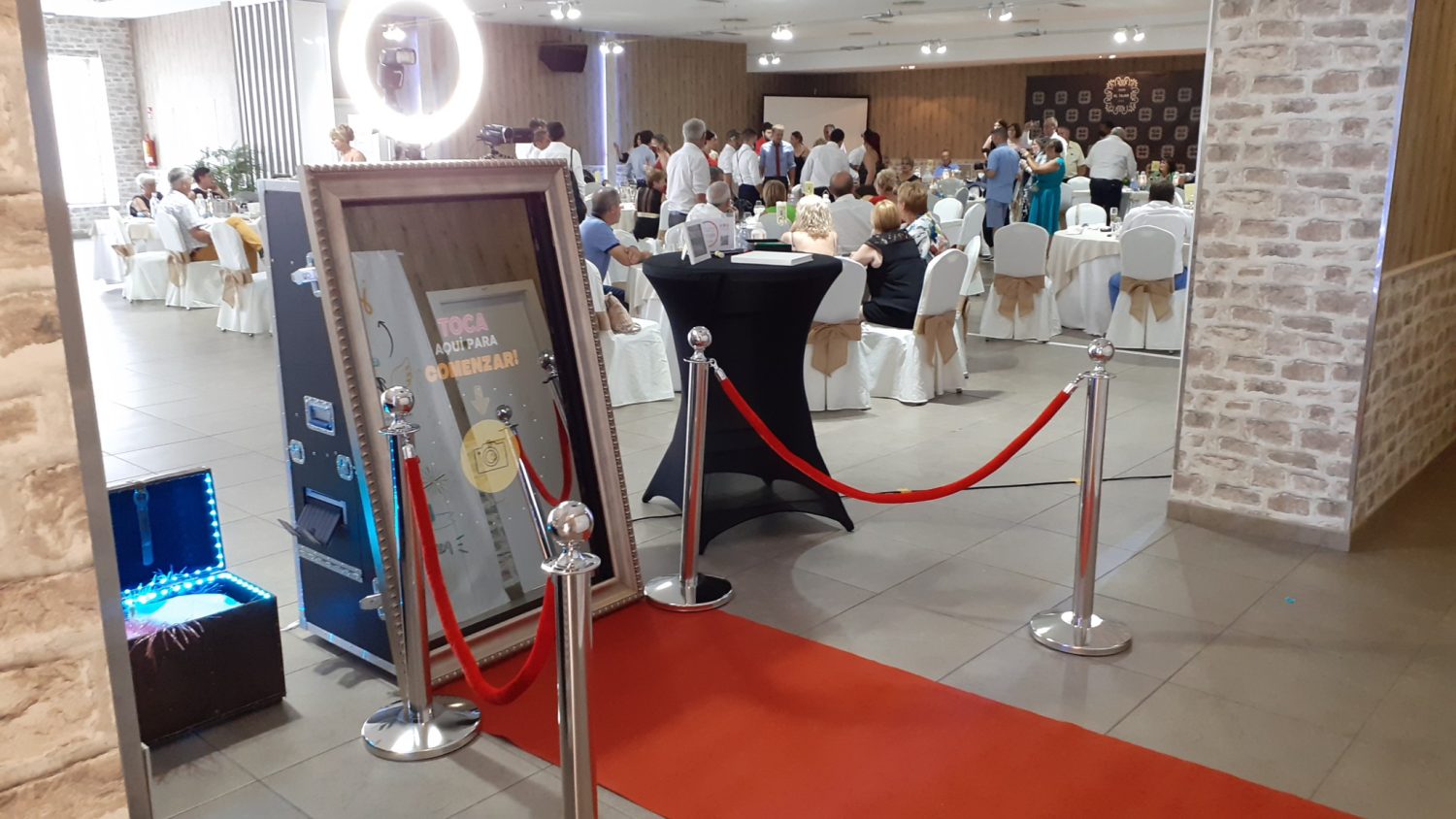 Fotomatón para feria Aratur 2025: la clave para destacar tu stand y atraer más visitantes