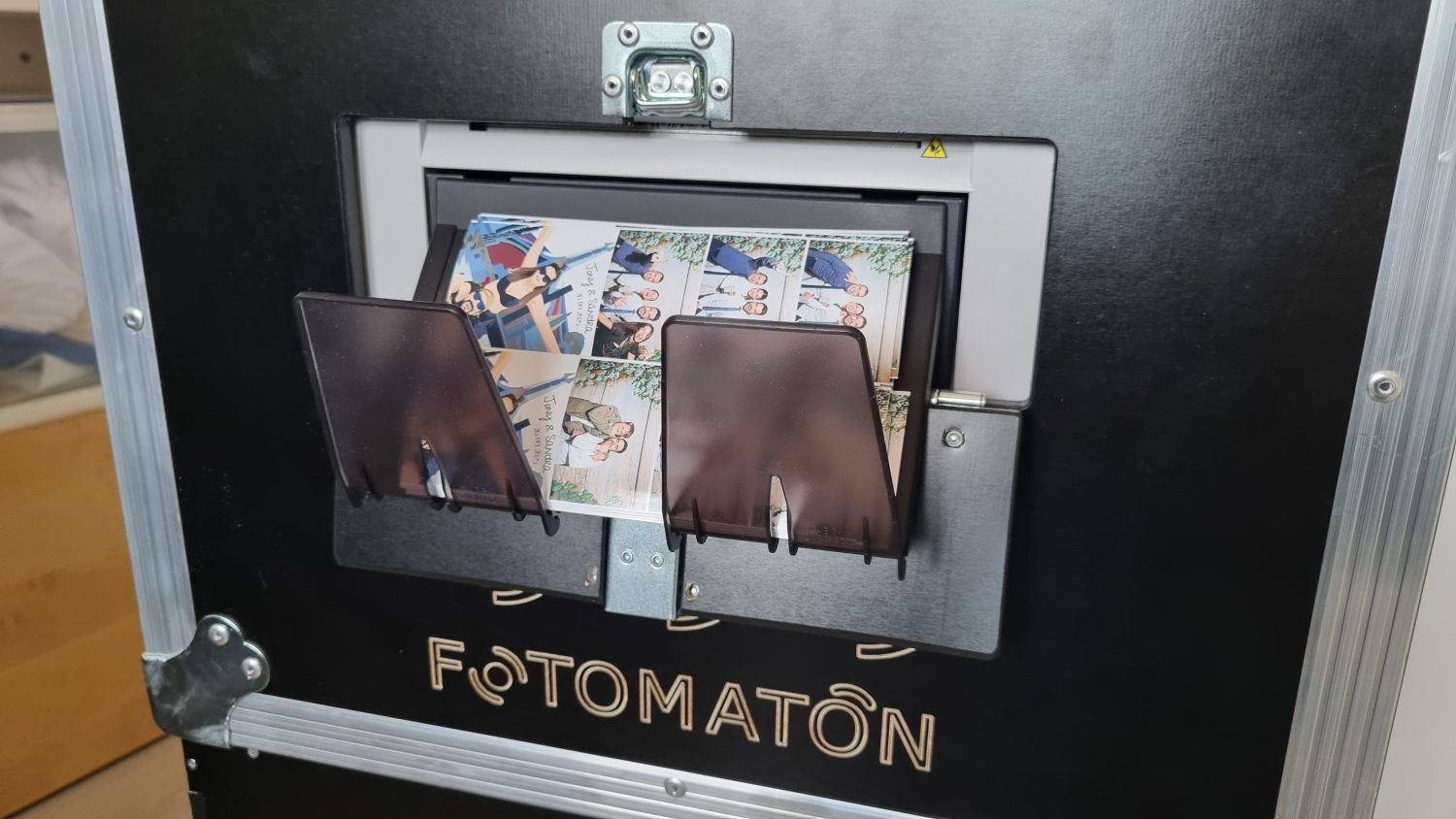 Ventajas de contratar un fotomatón con personal de apoyo para tu evento Ventajas de contratar un fotomatón con personal de apoyo para tu evento